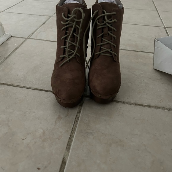 2 pairs of booties/heels/sandals bundle - Picture 2 of 6